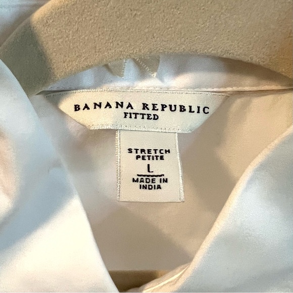 Banana Republic White Cotton Stretch Button down blouse, fitted w/ puff sleeves - Picture 2 of 4